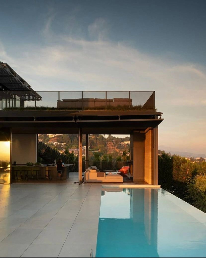 We wish we were here too! To our wonderful clients in the US, from New York to LA, we wish everyone a very Happy Thanksgiving 💚🧡