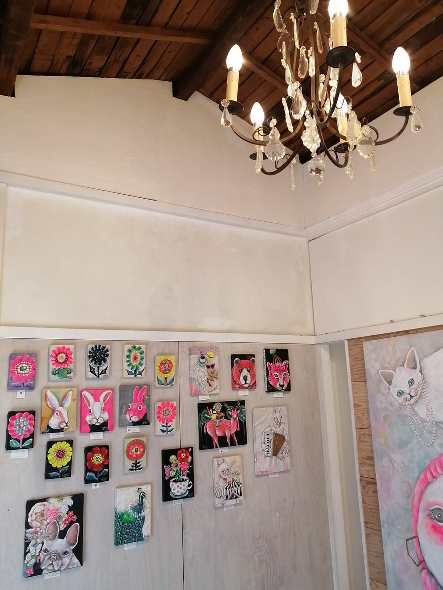 zweimoon's tweet photo. 元町はオシャレなカフェとか個性のあるお店がたくさんあって本当好き。
やっとウチキパンでもパン変えた❤️めちゃめちゃ美味しいわー!これはみなさん買うわね。
#ミナトノアート
#plusM https://t.co/sz8alsHHBU