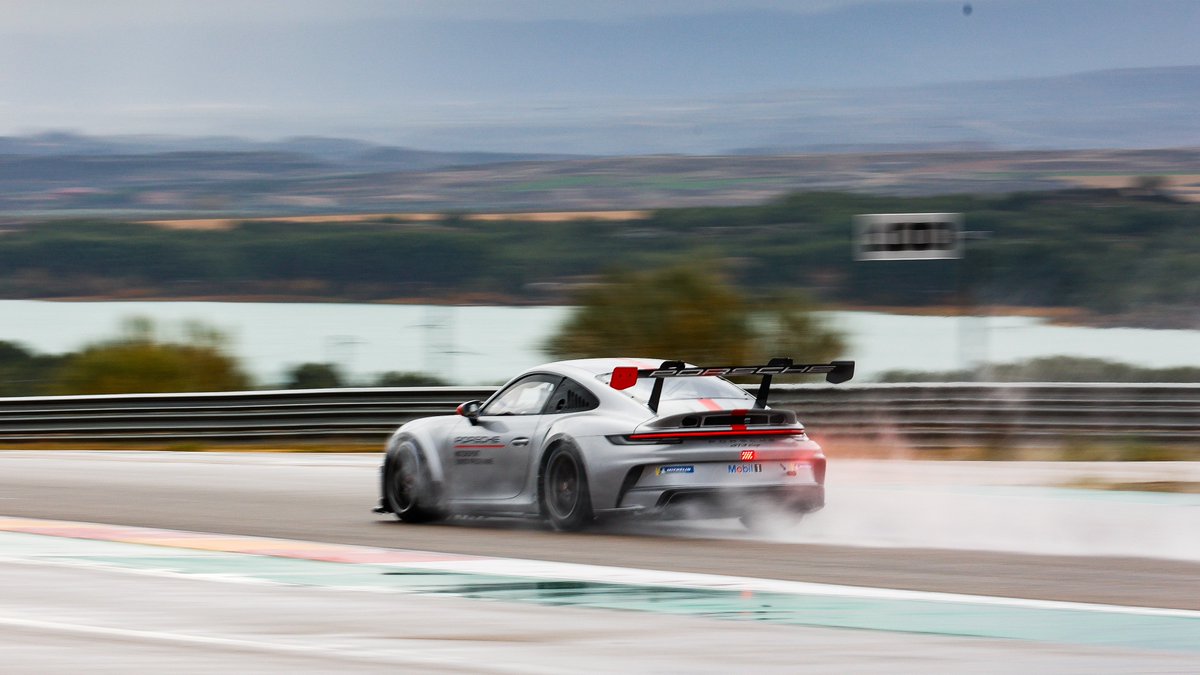 PorscheRaces's tweet photo. #PorscheJuniorShootout - Enjoy some #Porsche #911GT3Cup pictures from today's qualifying sessions @AragonMotorLand

#PorscheJunior #PorscheMobil1Supercup #PorscheCustomerRacing https://t.co/N25eaIwgSZ