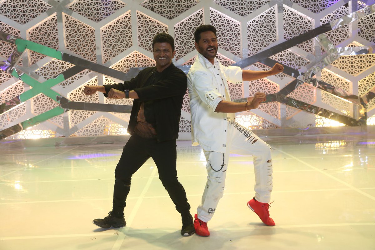 ShyamSPrasad's tweet photo. Can only see him in films now 😭 
#LuckyMan film stills shared by PRO suggesting film's release in Dec or Jan. #PuneethRajkumar shares screen with Prabhudeva in a song on Dr.Rajkumar. @PDdancing @darlingkrishnaa @sangeethaSring #SNagendraPrasad https://t.co/ERVaAravBo