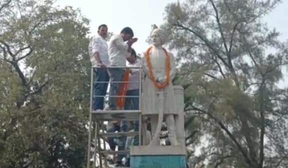 sujeetsingh4bjp's tweet photo. Paid tribute to Maharaja Sri Ram Chandra Bhanja Deo during my Baripada visit with my Yfa Colleagues.
#YFA #yfateamdeclaration #YouthForAction https://t.co/XEcICw7pvy