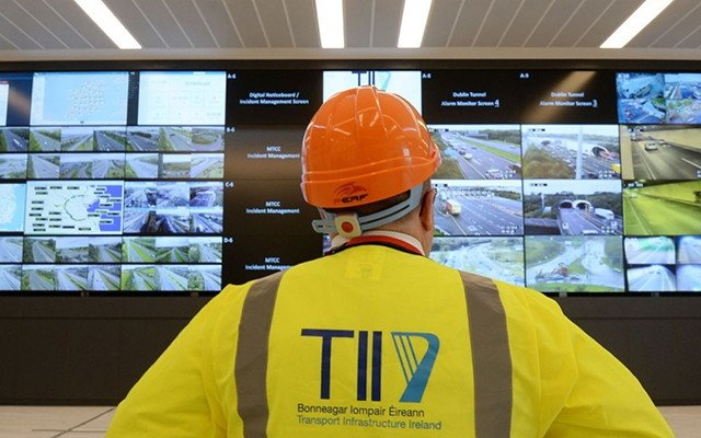 SharpDisplay_UK's tweet photo. What does it take to provide control centre operators with instant access to information from multiple live data feeds? 
A 15-metre long #NEC #videowall! 
Read the #CaseStudy: https://t.co/rltTdz4lR6
#AVTweeps #transport #controlroom https://t.co/dZ1RuuQMfB