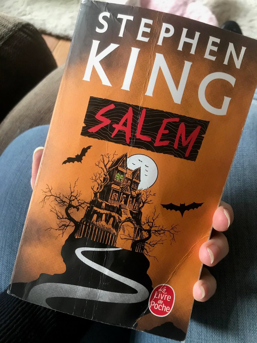 TiffanyBriar's tweet photo. #Astuce2 : Le #Salem de #StephenKing. Si vous avez un roman qui se déroule dans un lieu unique (une ville etc...) et que l'intrigue concerne les habitants/personnages de ce lieu, King a une astuce pour présenter TOUS les personnages aux lecteurs en seul chapitre. https://t.co/liVe900kAO
