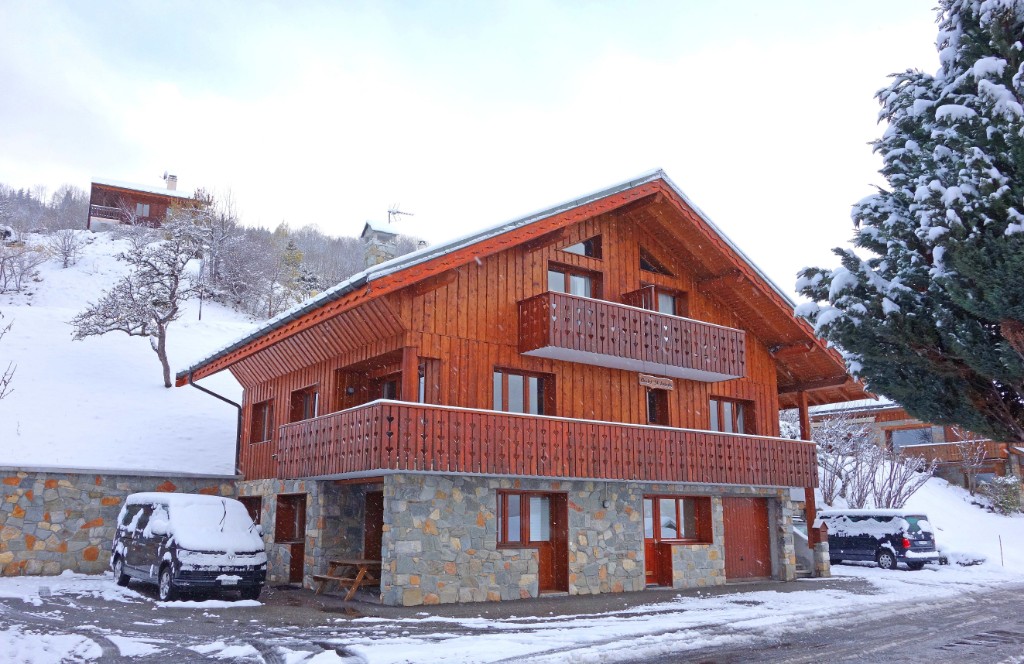AlpineEthos's tweet photo. ❄20% Off Christmas Chalets❄ - https://t.co/eCIbmO8QHt https://t.co/qhXH7H1vxY