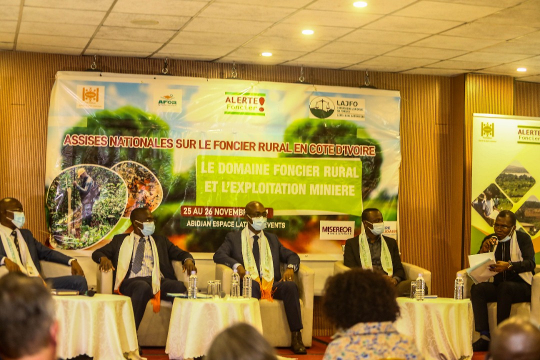 JeffAmann_'s tweet photo. #ANFR21🇨🇮 l Panel sur les enjeux de la sécurisation des terres dans le domaine foncier rural pour le développement des activités minières. https://t.co/ixUe15vrPX