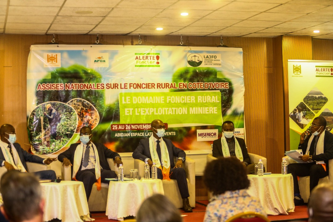JeffAmann_'s tweet photo. #ANFR21🇨🇮 l Panel sur les enjeux de la sécurisation des terres dans le domaine foncier rural pour le développement des activités minières. https://t.co/ixUe15vrPX