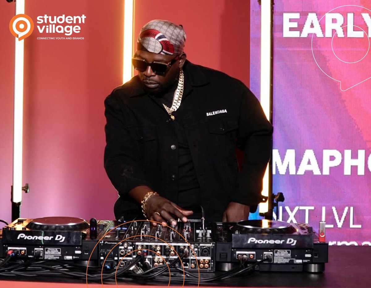 studentvillage's tweet photo. This is a week of celebrations! @Vodacom bagged some wins at the 2021 @SAGEA_SA Awards. We’re talking Gold (Best Integrated Campaign), Employer of Choice, and Bronze (Best Digital Campaign) awards! #NXTLVLYou #NXTLVLCareers #Studentvillage #Connectingyouthandbrands https://t.co/hLOGdAoqob
