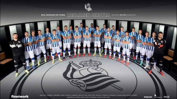 realzagoitia's tweet photo. Ya están a disposición  de El personal,  los posteriores, delos equipos #TxuriUrdin, tanto #Femenino,  como #Masculino, disponibles,  en tiendas oficiales. https://t.co/bIILcY6qyo