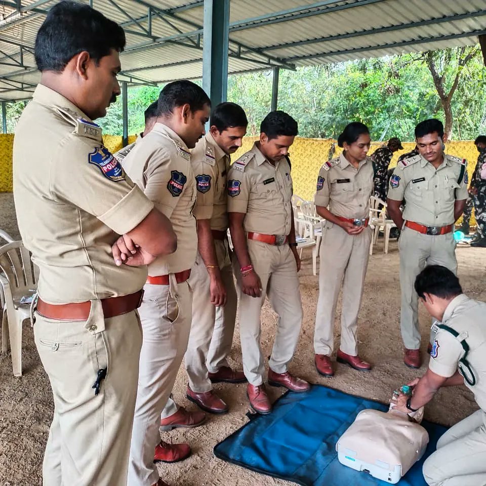 ApolloFND's tweet photo. Partnering with the police to help save lives. Scenes from our three-day Basic Life Skills session being held in Hyderabad with the Rachakonda police commissionerate personnel. #savinglives #basiclifeskills #billionheartsbeating https://t.co/3cpeCifT8X