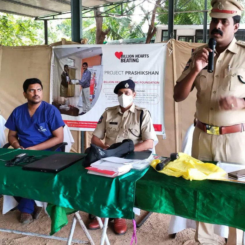 ApolloFND's tweet photo. Partnering with the police to help save lives. Scenes from our three-day Basic Life Skills session being held in Hyderabad with the Rachakonda police commissionerate personnel. #savinglives #basiclifeskills #billionheartsbeating https://t.co/3cpeCifT8X