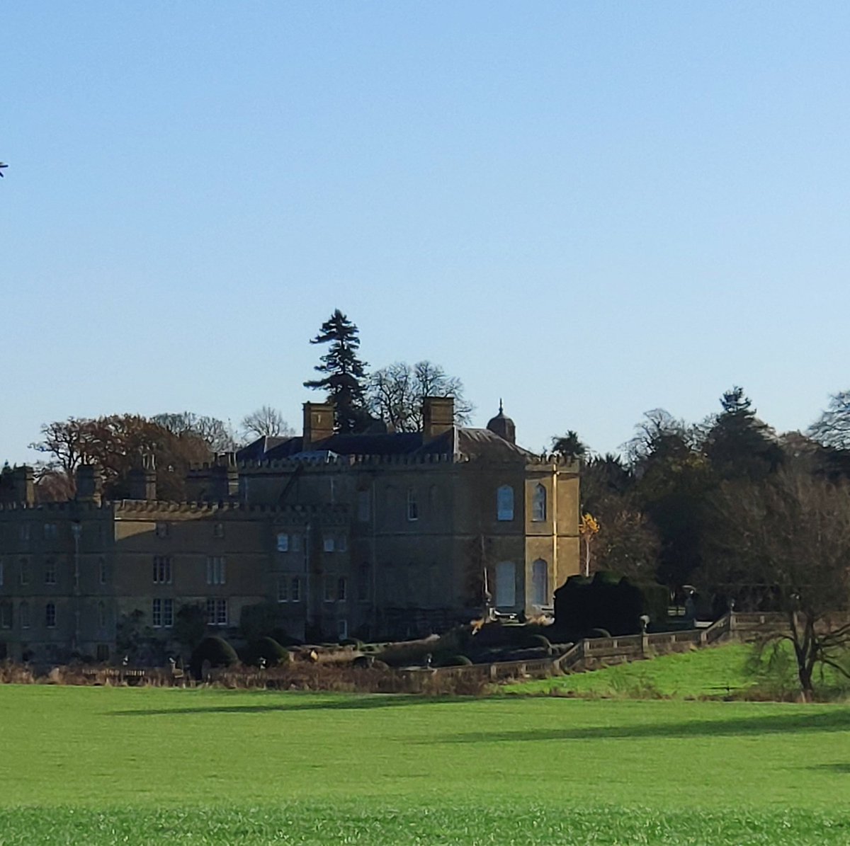 Megthelibraria1's tweet photo. Alscot Park in the winter sunshine #alscot #warwickshire https://t.co/dDhTjDnLbK