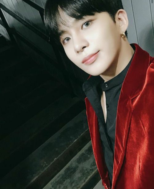 jongho in velvet suits hits different