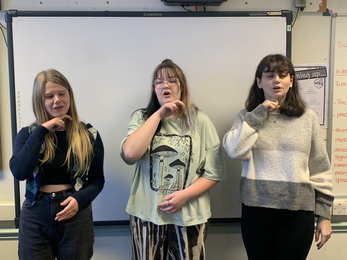 The feedback from Early Years placement settings has been amazing as @CrawleyCollege Early Years L3 students are learning Makaton and then teaching the children nursery rhymes using it! The Green Little Frog is a hit!!