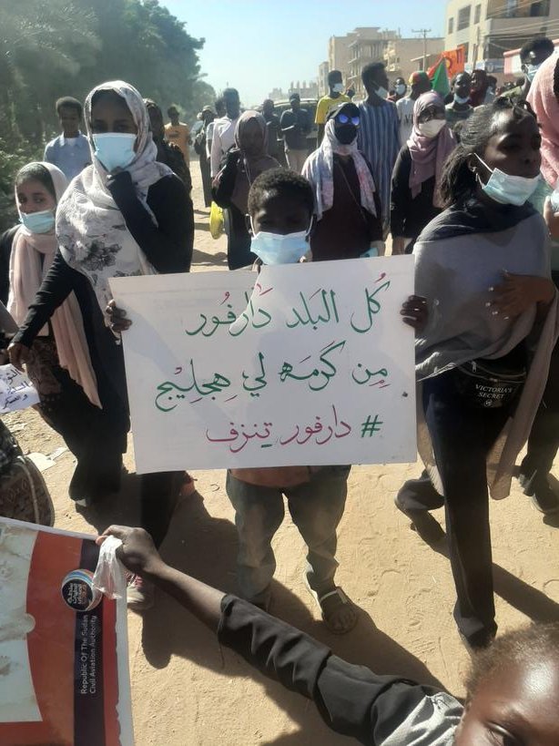YousraElbagir's tweet photo. Nationwide mass protests across Sudan today condemning the recently signed political agreement w/ the military and expressing solidarity with Darfur, as a deadly militia attack in Jebel Moon reportedly killed 21 people and displaced thousands.

Photos: Khartoum, Nyala &amp; Dinder https://t.co/Fkd5OEje6t