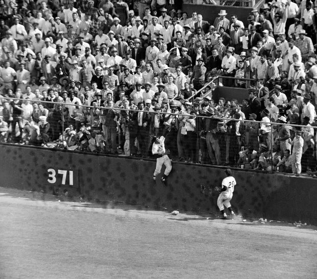 nut_history's tweet photo. There’s so many Willie Mays catches that no one knows about. https://t.co/huy6mzyvqk