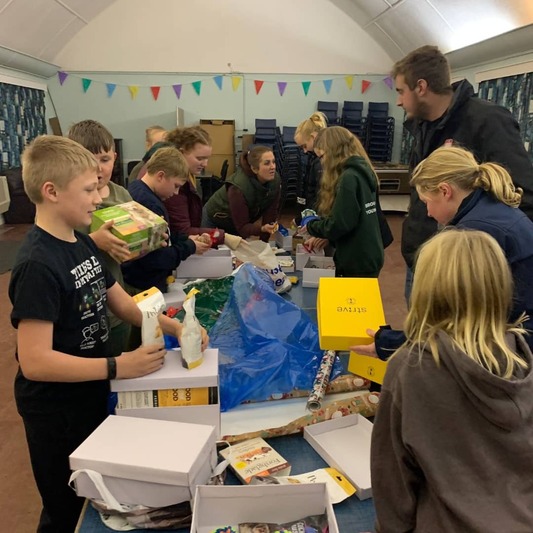 BrockYFC's tweet photo. Successful night filling and wrapping our shoeboxes ready to go to some special dogs for Christmas.
Boxes will be split and donated to @dogstrust and @rspca_ashleyheath 

@NFYFC
@LymoTweetUp
@Lymingtontimes
@new_forest_post
#adoptdontshop #charitywork #dogsarentjustforchristmas https://t.co/c8neAZ9mxo