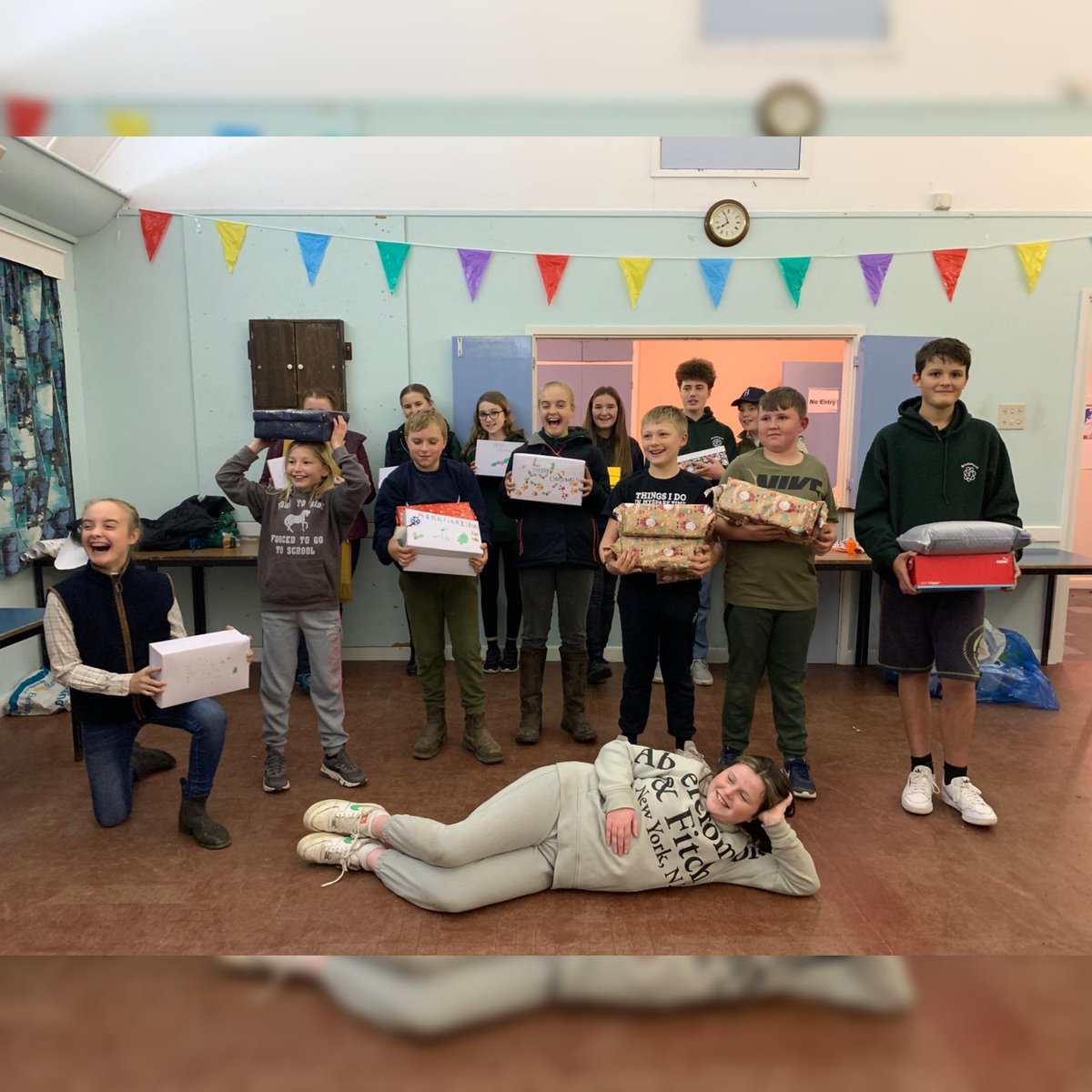 BrockYFC's tweet photo. Successful night filling and wrapping our shoeboxes ready to go to some special dogs for Christmas.
Boxes will be split and donated to @dogstrust and @rspca_ashleyheath 

@NFYFC
@LymoTweetUp
@Lymingtontimes
@new_forest_post
#adoptdontshop #charitywork #dogsarentjustforchristmas https://t.co/c8neAZ9mxo