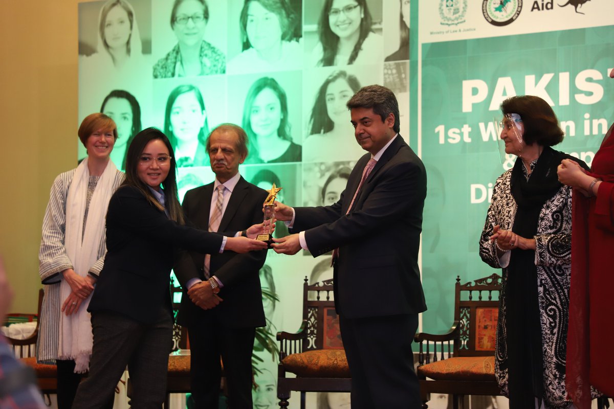 gdpakistan's tweet photo. Honorable Federal Minister for Law and Justice, Barrister Dr. @Farogh_NaseemPK presenting the award to Barrister @shayyanqaiser for Sole Practitioner of the Year.
@MolawPK @AusHCPak @valekhan @ukinpakistan @UKAidDirect @EUPakistan #MOLAWForWomen https://t.co/U6M2Z6HiXZ