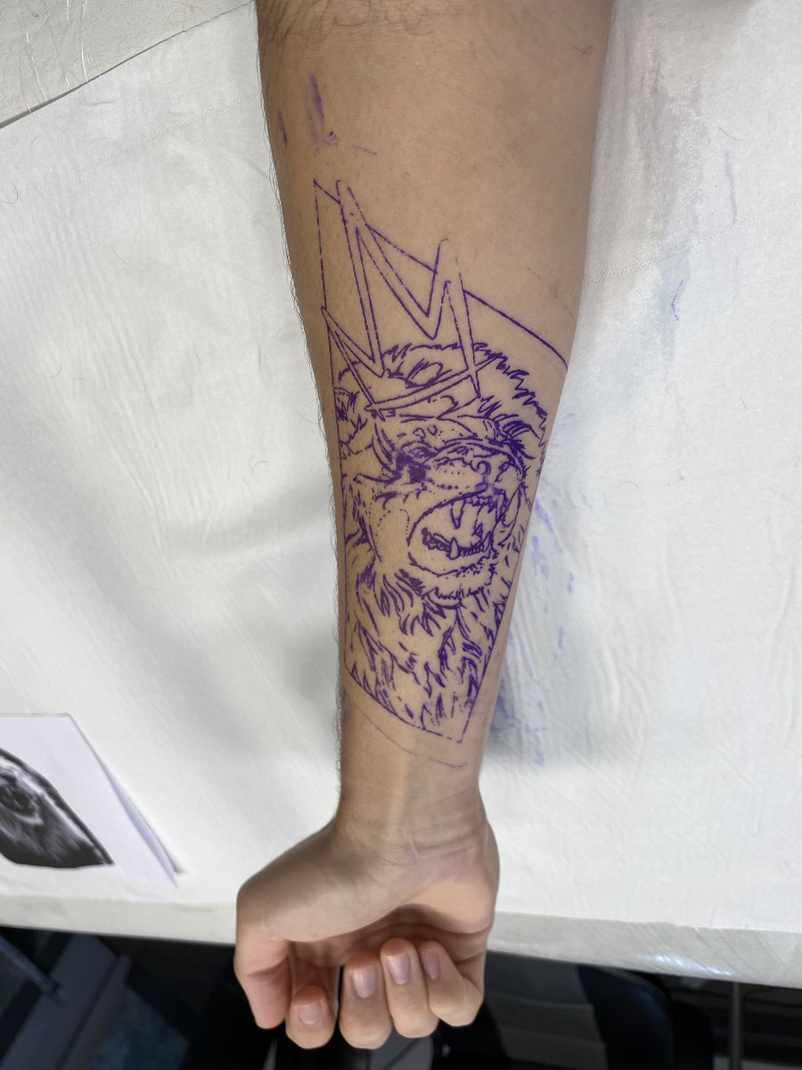mattbsst's tweet photo. Le stencil                  /                 le tattoo https://t.co/bGQNBwNsw3