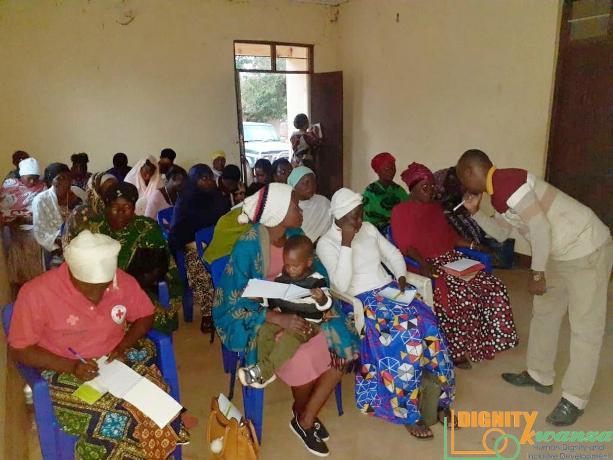 dignity_kwanza's tweet image. Day 2 Training vulnerable and marginalized women in Kalya ward, Uvinza Kigoma about Gender Based violence. #Refugees #VulnerableMigrants #HostCommunity

16 Days of Activism Against Gender Based Violence. 

Orange the World: End Violence against Women Now!

#16DaysofActivism2021
