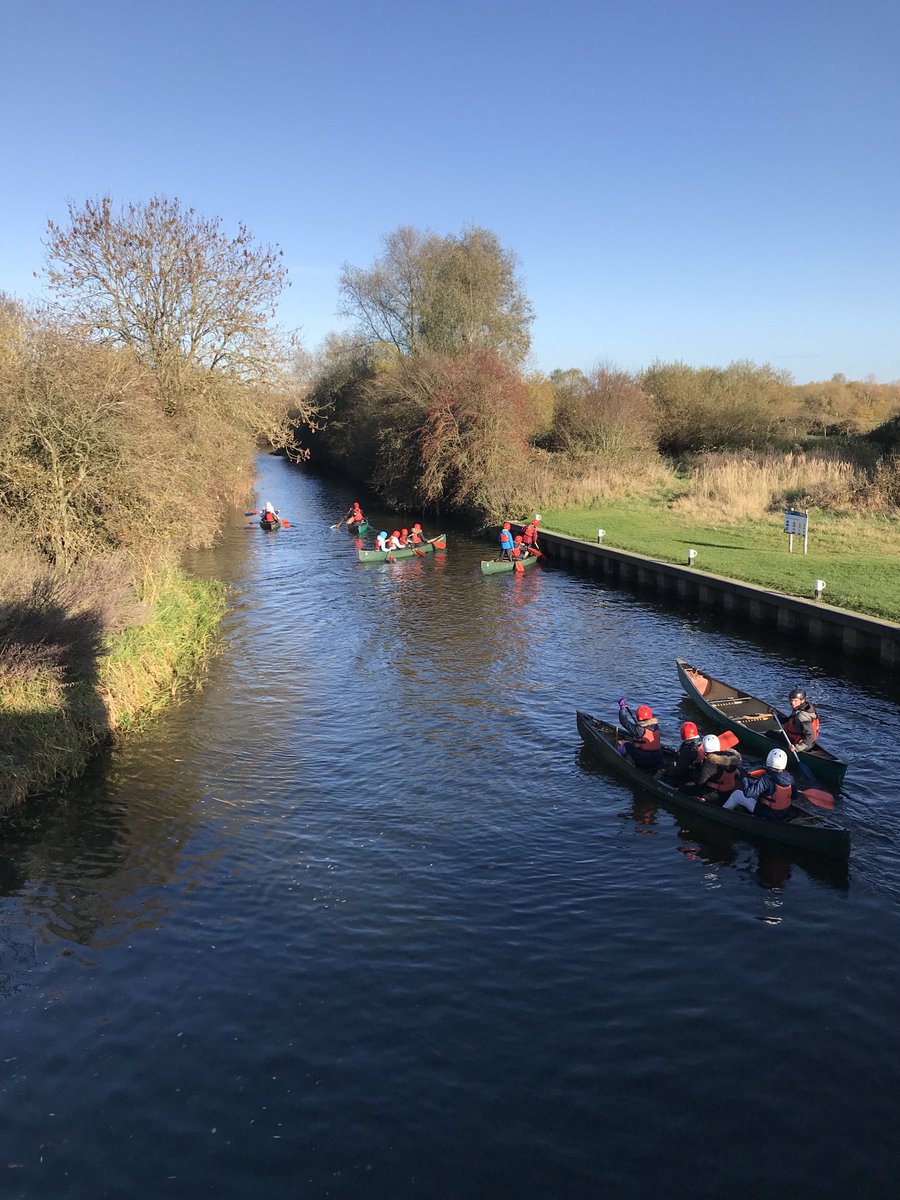 ⁦<a href="/SHSYear8/">@SHSYear8</a>⁩ pupils enjoying the River Neme. It was quiet… about an hour ago! ⁦<a href="/SurbitonHigh/">Surbiton High School</a>⁩