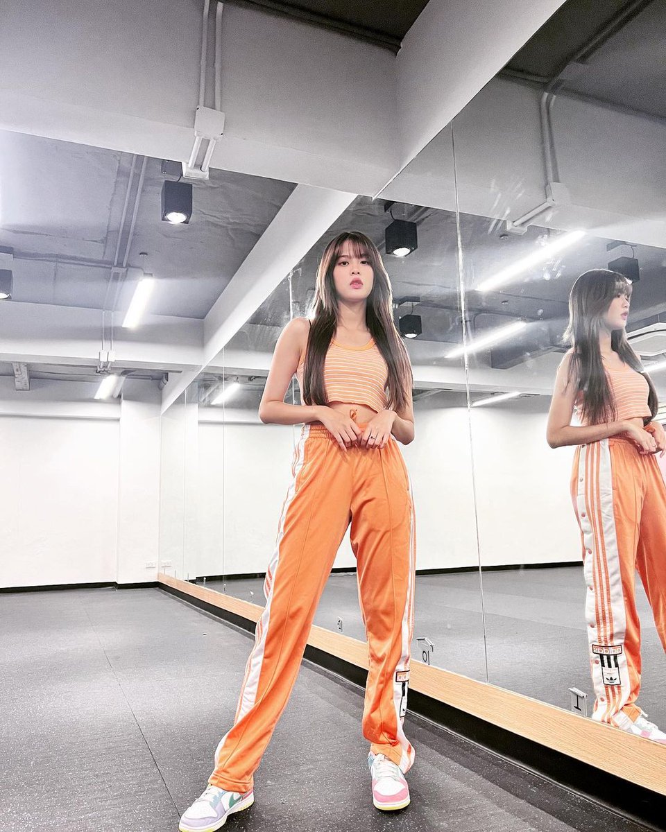Yudhaccho's tweet photo. 💛😍🧡

#NamneungBNK48 #MobileBNK48 https://t.co/rmULPSfEcM