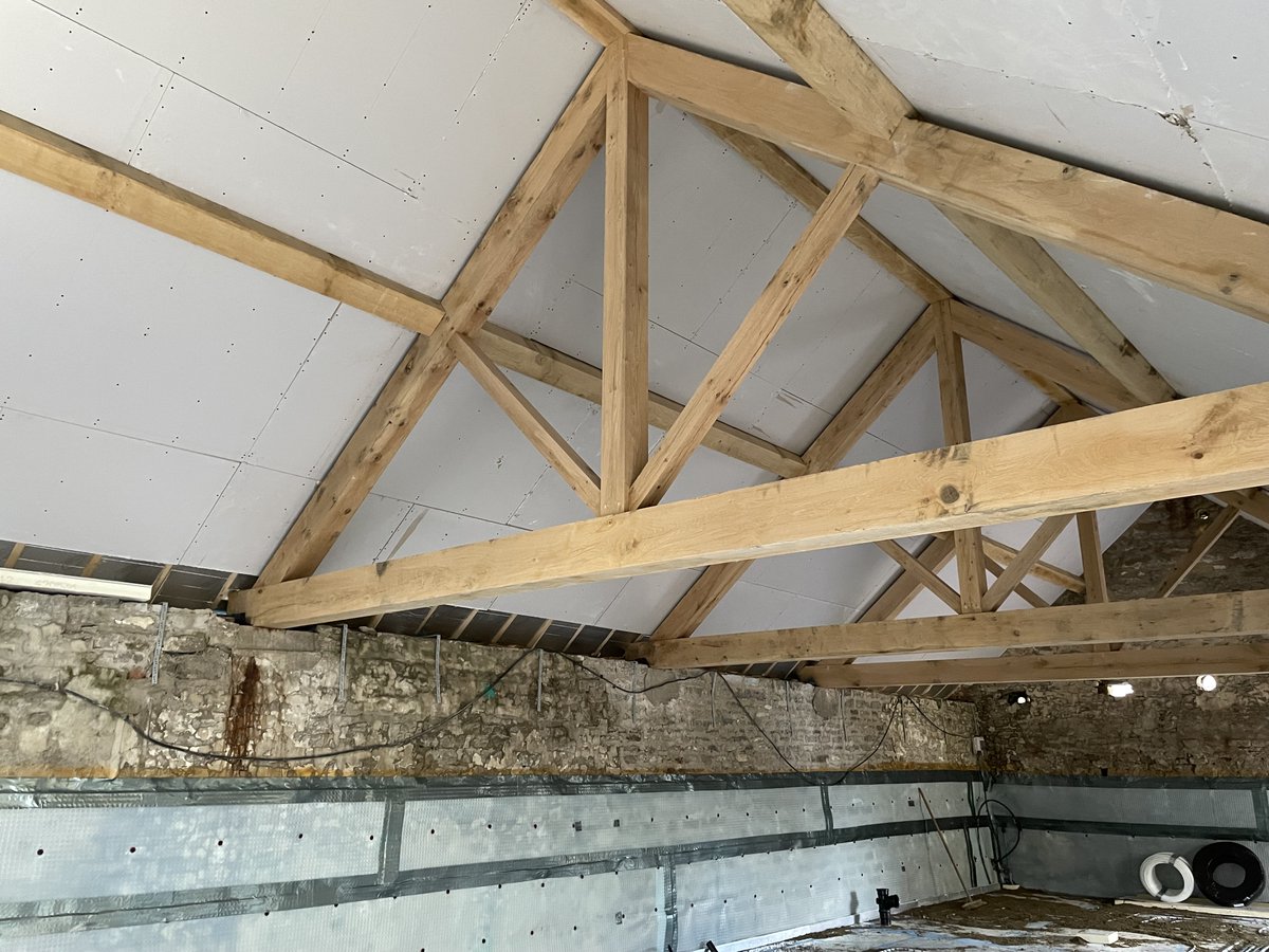 PeakEngineers's tweet photo. New oak kingpost trusses and purlins in on Listed Building in Monyash.
#engineering #listedbuilding #hardwood #kingposttruss https://t.co/44ROXH6REQ