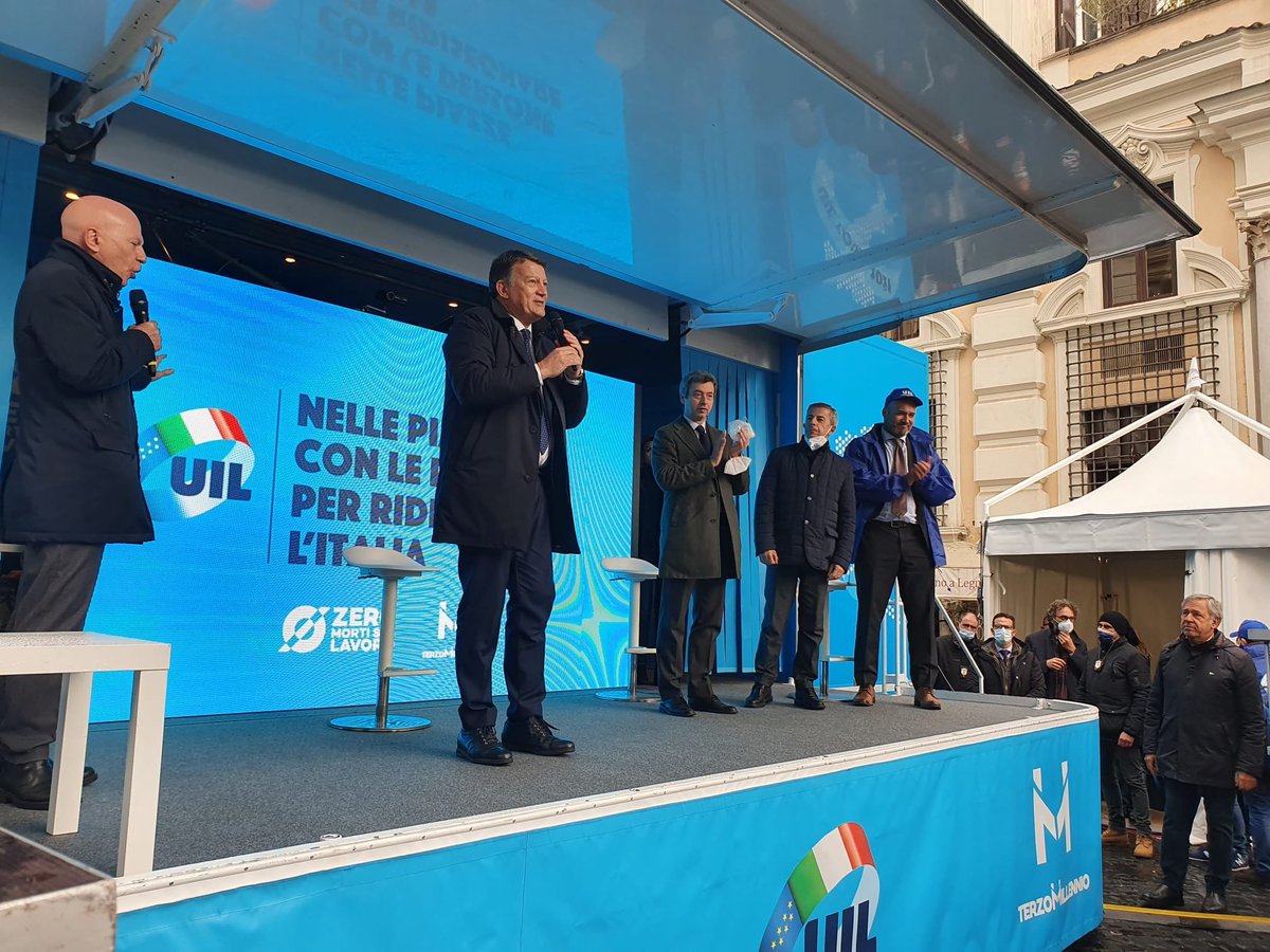 #Bombardieri: Non omologatevi mai a nessun potere precostituito.
Non rinunciare ai vostri sogni e combattiamo insieme contro le grandi disuguaglianze.
Precarietà dei lavoratori, sanità, #PNRR, scuola. Combattiamo insieme per cambiare le cose.
#UILTour2021 <a href="/PpBombardieri/">Pierpaolo Bombardieri</a>