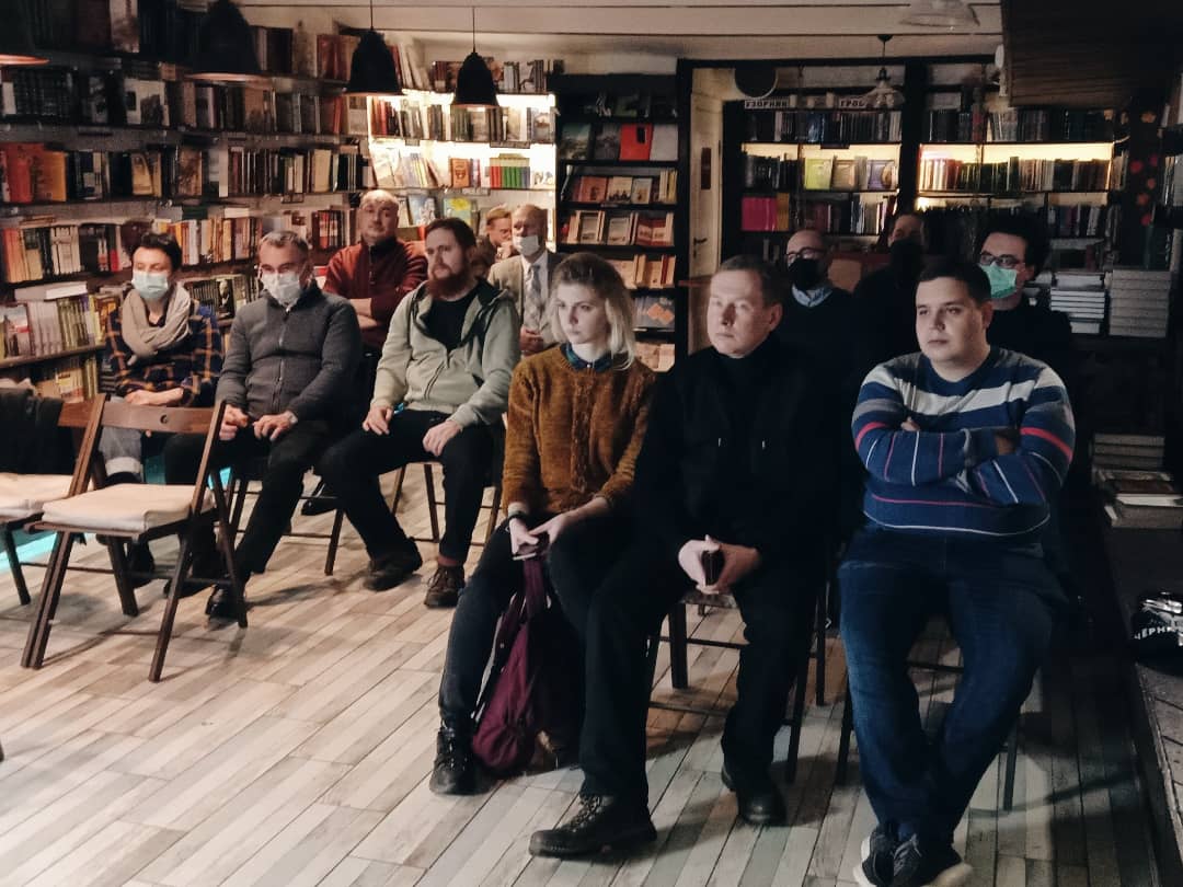 5Rim_publishing's tweet photo. Вчера в «Листве» на встрече с Павлом Аптекарем https://t.co/VJHwqiOOus