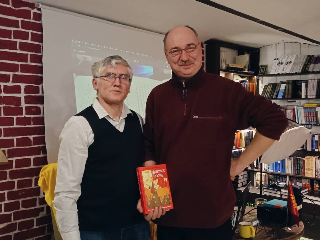 5Rim_publishing's tweet photo. Вчера в «Листве» на встрече с Павлом Аптекарем https://t.co/VJHwqiOOus