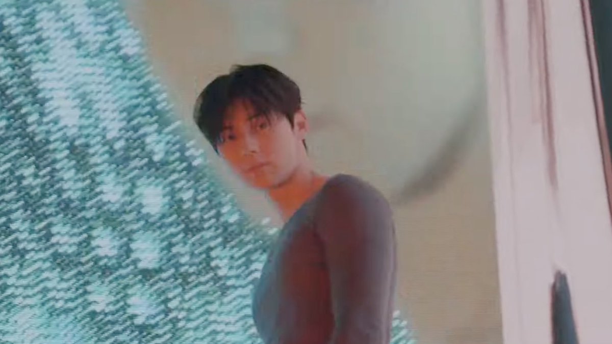 2HTIME's tweet photo. w korea: love your w
behind the scenes 
#뉴이스트 #민현 #황민현 https://t.co/MFByutJfVd