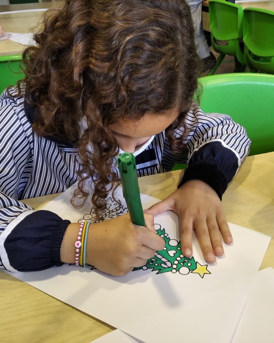 epiasabadell's tweet photo. PREPAREM EL NADAL!
Ens agrada molt decorar el menjador amb temes nadalencs. Ja ho estem preparant. Menjar en un espai bonic és molt important i l'alumnat amb l'ajuda dels monitors i monitores tenen cura d'aquest espai.
#TEMPSMIGDIAPIASABADELL https://t.co/kpgfllz92r