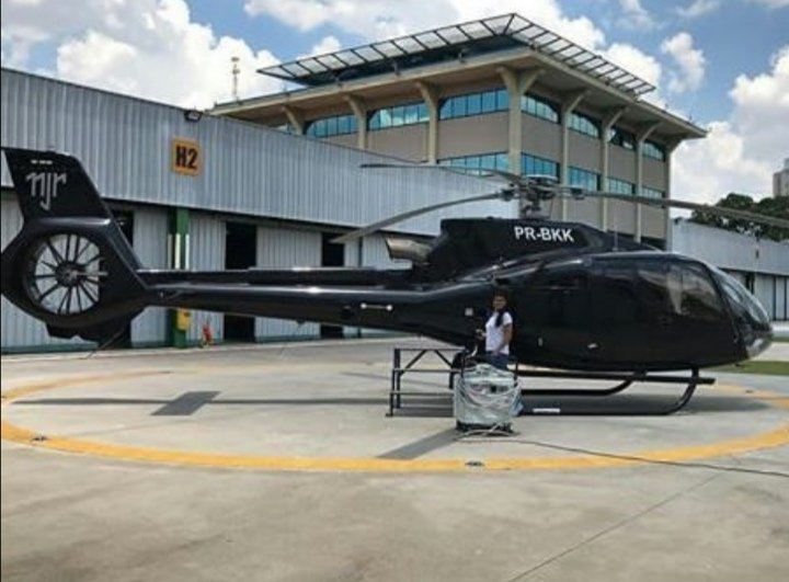 Venerotor's tweet photo. #TBT🔙📸 🇻🇪 🇧🇷
El helicóptero del futbolista NeymarJr alguna vez ha pasado por las manos de ingenieros técnicos venezolanos, en esta ocasión por una gran experimentada mujer Ing Marisela Pérez Castellano
-
-
-
#Chopper #Helicopteros #Venerotor #QAP #AirbusHelicopters #PRBKK https://t.co/nHJGfhtTfA
