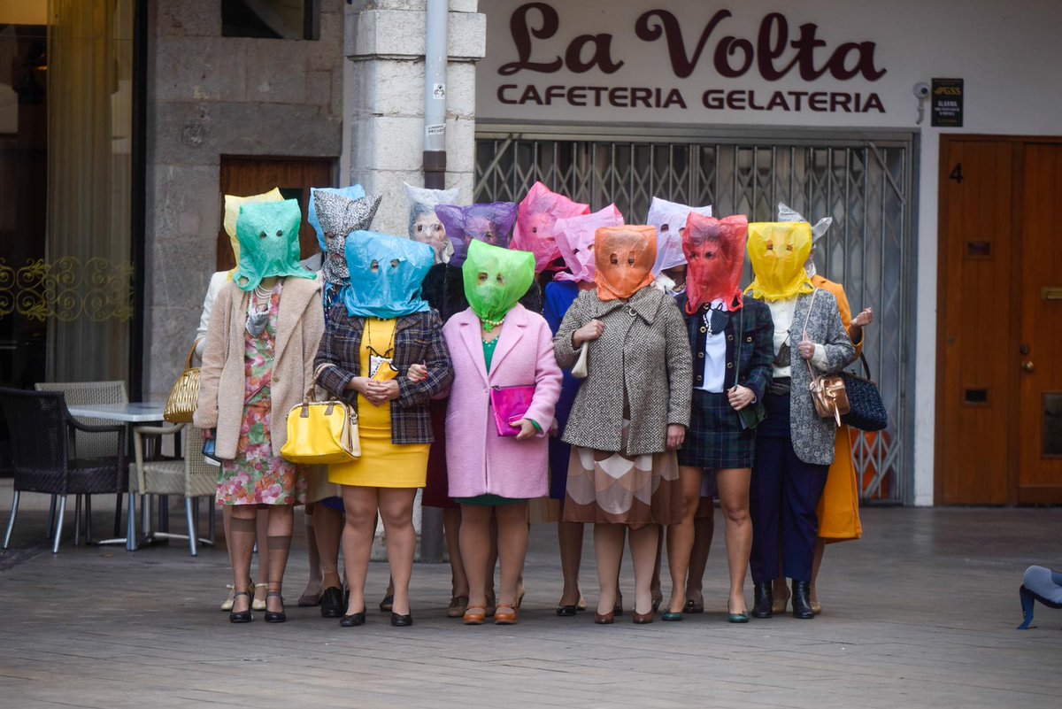 SIADFigueres's tweet photo. @xarxaomnia @XarxaOmniaBPF @ALladoSaus 🟣Continuem el #25N amb una performance de #comandoseñoras pels carrers de #Figueres

Senyores en lluita cada dia! https://t.co/ZRrTEmfqEq