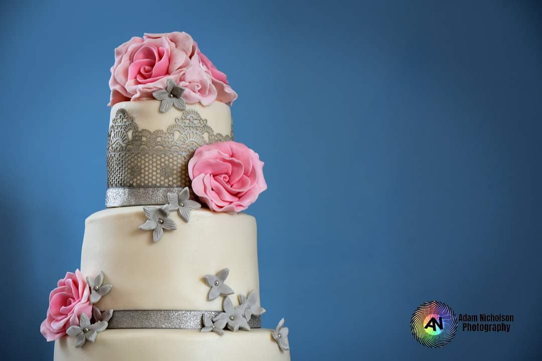 ANicholsonPhoto's tweet photo. Beautiful cake from a Wedding over the summer. I alway make sure i get a shot of the cake https://t.co/dHDHDbSlpk