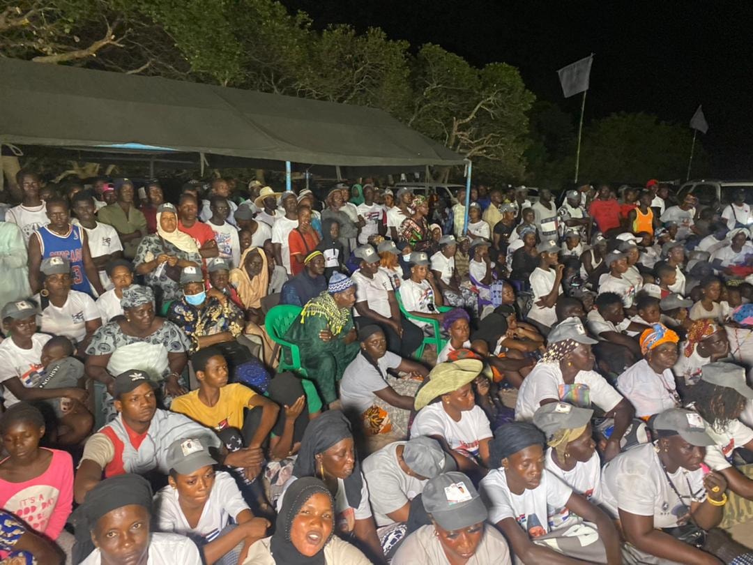 GambianY's tweet photo. The people of Kombo east Giboro came in large numbers to warmly welcome President Adama Barrow. #BarrowPresident https://t.co/kw8xSFKpUz