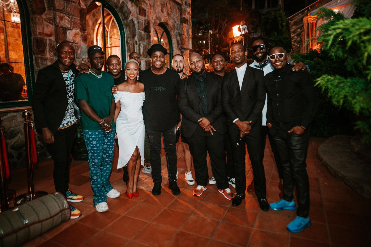 theo_baloyi01's tweet photo. #Excellence 💫

What's better than one billionaire?  (two) ..

Specially if they're from the same hue as you . https://t.co/Ot83XKMlpL