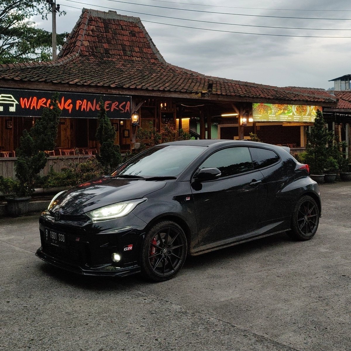 ridwanhr's tweet image. Kata orang mah kalau demen sesuatu tapi belum mampu, pegang, foto, terus upload dulu.

Biasanya suka kesampean 🙏