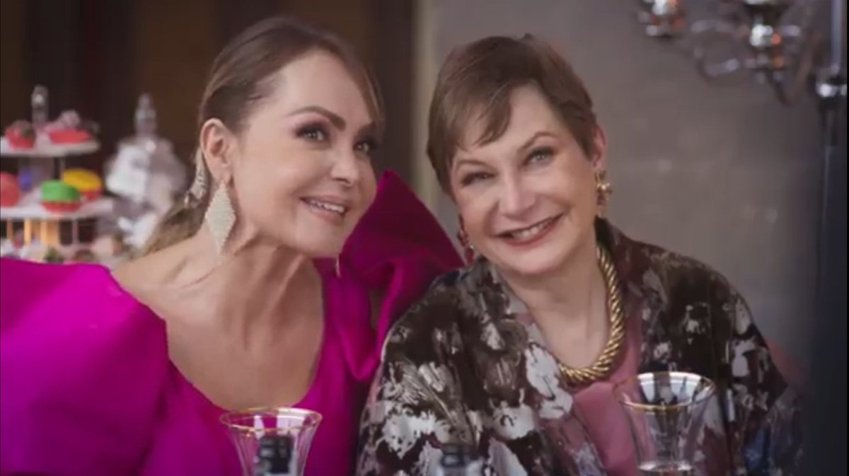 mygirlspanic's tweet photo. @gabyspanic #SiNosDejan
#FedoraMontelongo #GabySpanic #Cap03 😍😍 reina https://t.co/xYEzl4Ucbm