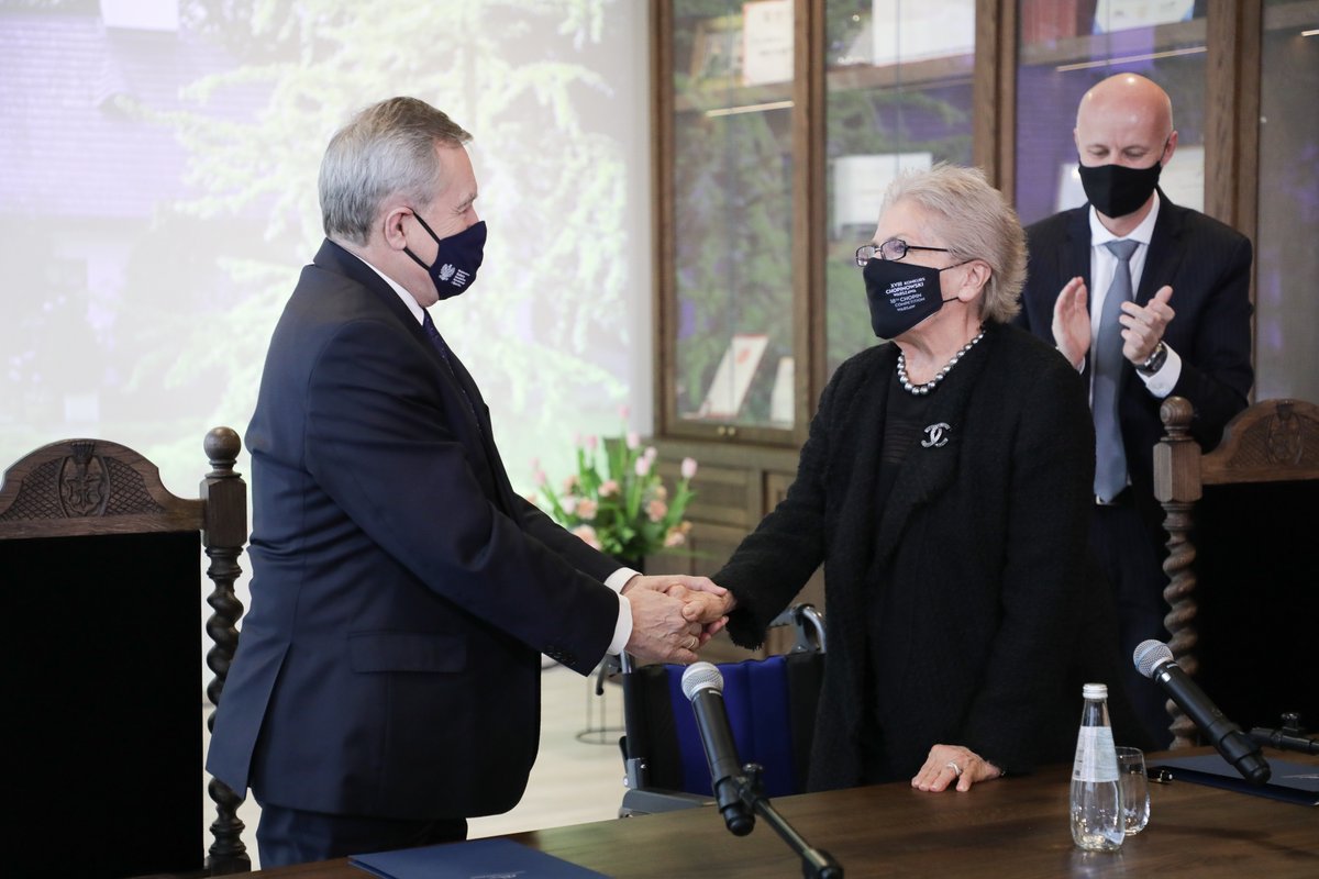Zespół dworsko-parkowy w Lusławicach należący do Krzysztofa i Elżbiety Pendereckich, staje się częścią <a href="/PendereckiCente/">Europejskie Centrum Muzyki K.Pendereckiego</a>  W ten sposób sfinalizowany został proces objęcia przez Państwo Polski opieki nad tym symbolicznym i mającym szczególne znaczenie dla polskiej kultury miejscem.