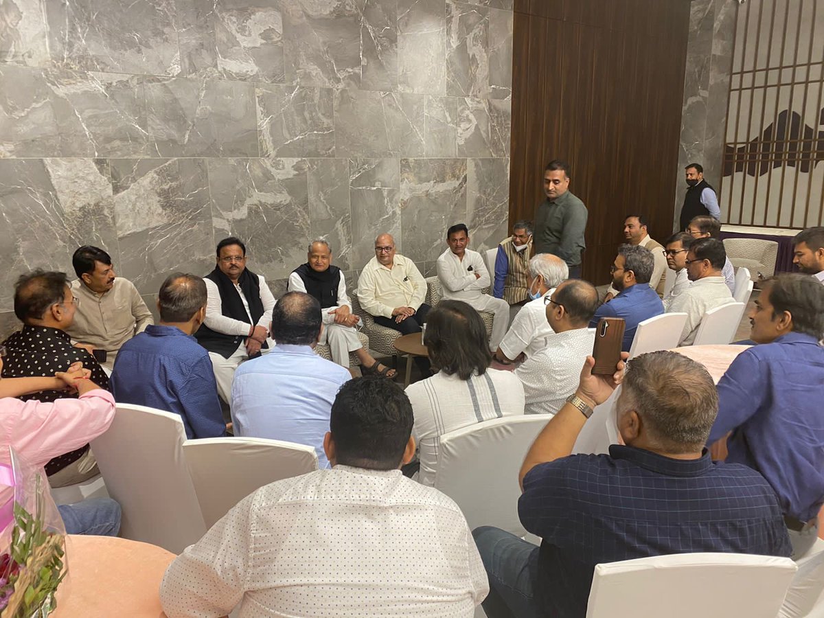 ashokgehlot51's tweet photo. Get together by Jodhpur Association in Surat, #Gujarat. https://t.co/GYjETGrDW9