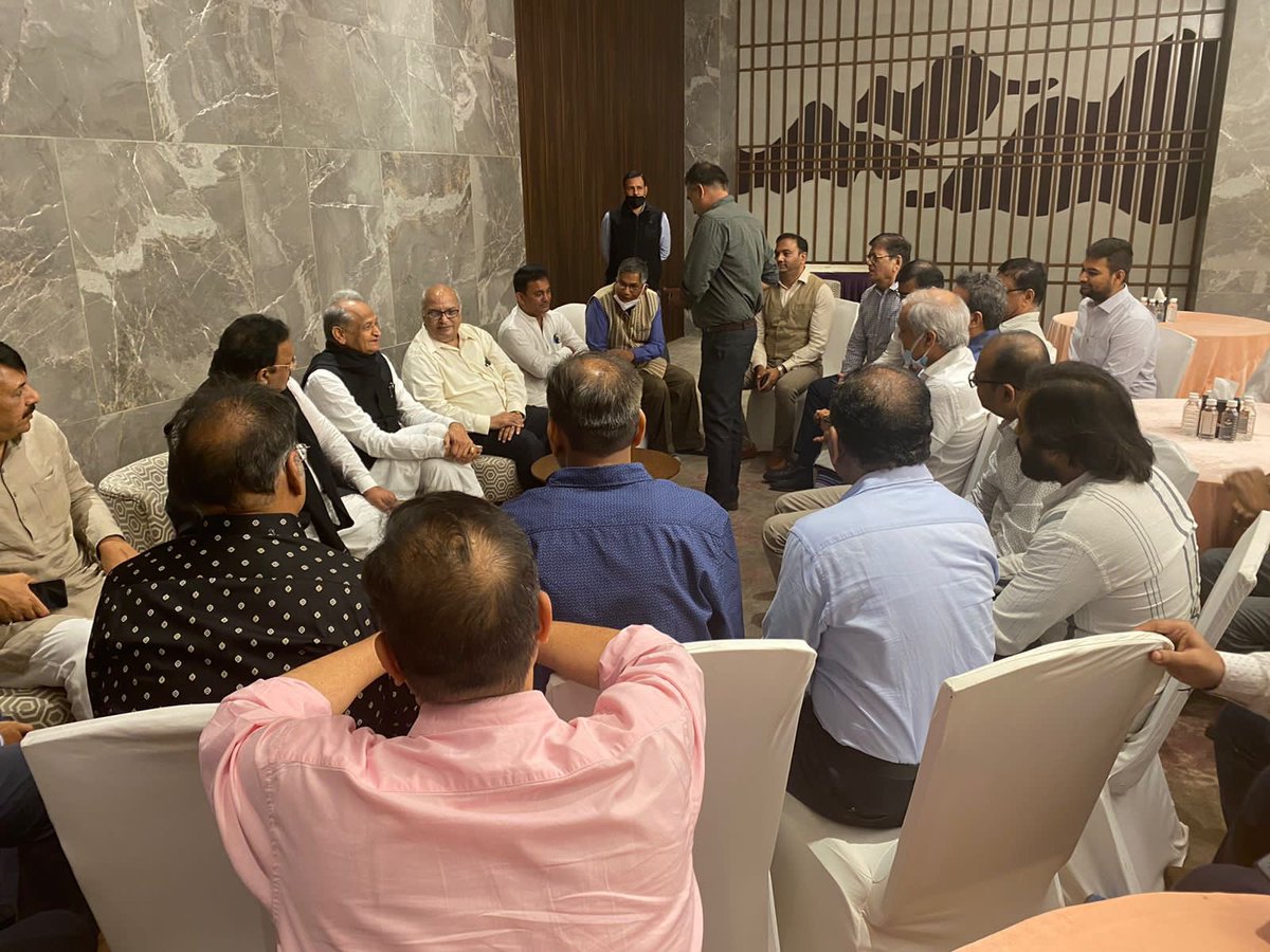 ashokgehlot51's tweet photo. Get together by Jodhpur Association in Surat, #Gujarat. https://t.co/GYjETGrDW9