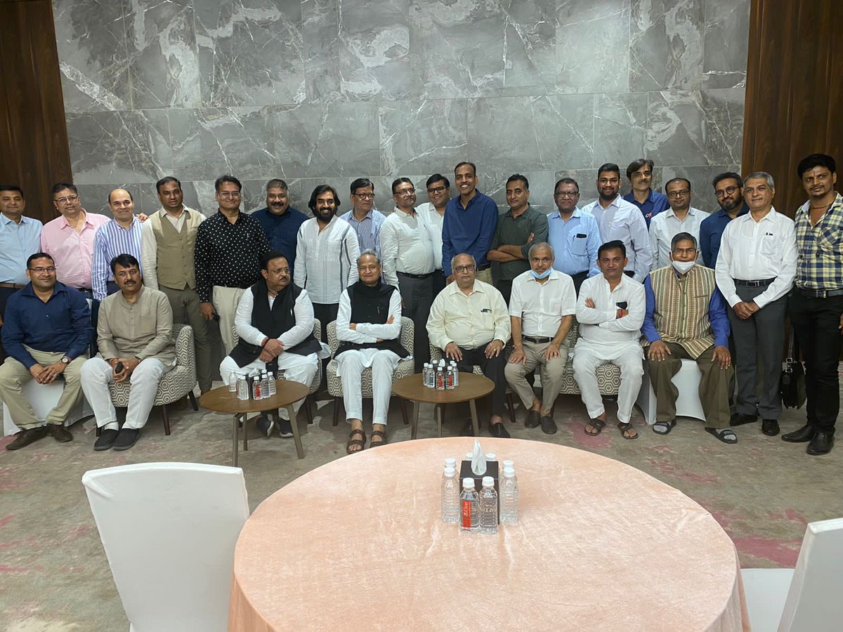 ashokgehlot51's tweet photo. Get together by Jodhpur Association in Surat, #Gujarat. https://t.co/GYjETGrDW9