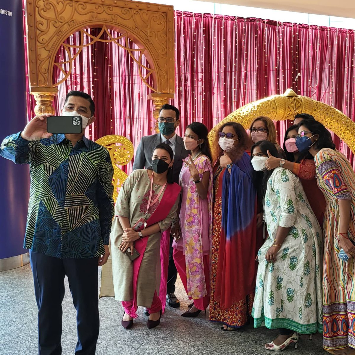 MITIMalaysia's tweet photo. Sambutan #Deepavali di Menara MITI hari ini meraikan warga kerja beragama Hindu dan bertujuan untuk merapatkan ukhuwah sesama warga MITI. Menteri Kanan YB Dato' Seri Mohamed @AzminAli dan YB Datuk @limbanhong turut sama meraikan acara tersebut. 

#MITIan #barisanhadapanekonomi https://t.co/ciJbKXmDh9