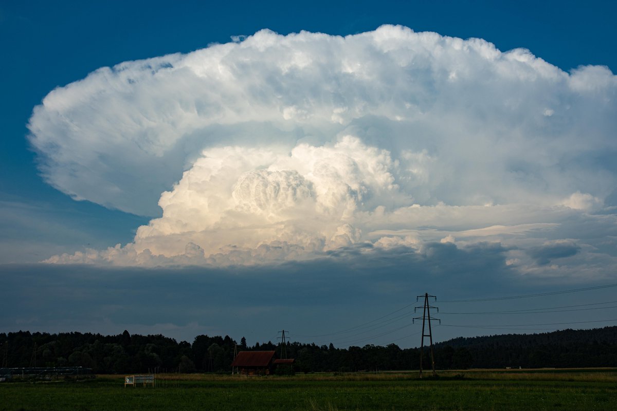 JAtanackov's tweet photo. Explosive #superell thunderstorm near #Celje, central #Slovenia on June 19. One of a few strong hailers in what turned out to be a rather sparing season here. First year with no giant #hail event since 2017. Egg-sized hail on this one. @StormHour @xWxClub https://t.co/xNrlrDHBd9