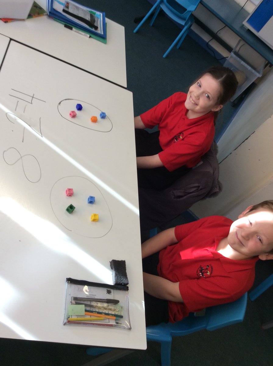 LliswerryPrim's tweet photo. #Year4 using cubes to understand division. https://t.co/07N4DhGW4C
