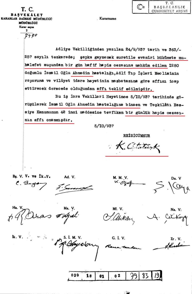 SMEYDAN's tweet photo. Şapka kanunu memurlar ve mebuslar içindi. Normal vatandaşların fes ve sarık giymeleri yasaktı. Normal vatandaşların şapkasız dolaşması suç değildi. Yasağa karşı gelmenin cezası da idam değil,hafif para veya hapisti.Yargılananlar ise genelde berat etmiş veya affedilmisti. https://t.co/wyjfeEdpIf