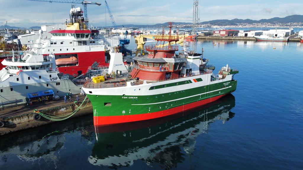 RVMarineInst's tweet photo. #RVTomCrean alongside in Vigo, Spain with the final section of the Wheelhouse in place. In good company with @HowBigIsBelgica and @SchmidtOcean #ResearchVessels #Oceanexploration https://t.co/6Y60UFqor8