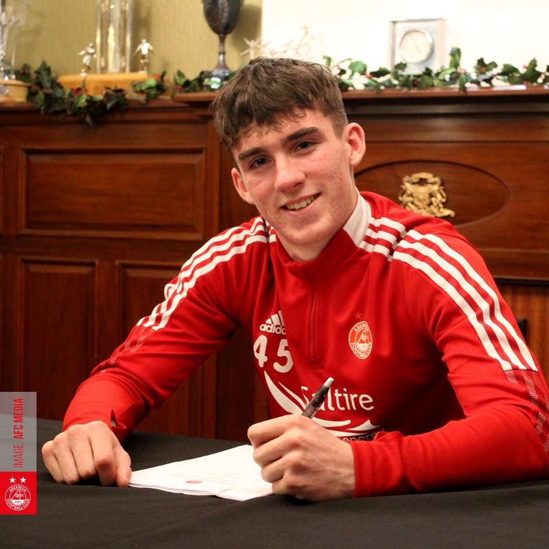 AberdeenFC's tweet photo. 🔴 U18 captain and @AberdeenFCYouth graduate Evan Towler has today agreed a deal that will see the highly rated defender remain contracted to the club until 2024.

🔴 Congratulations Evan!