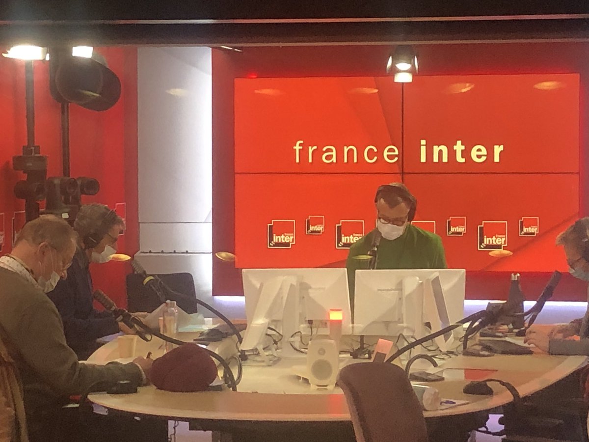 En direct de <a href="/franceinter/">France Inter</a> pour l’émission la Terre au carré de 14h avec @mathieuvidard ! Jean-Marie Tarascon aura l’opportunité de parler des enjeux du lithium avec <a href="/hervekempf/">Hervé Kempf</a> 🔋 #Lithium #Science #transitionEcologique